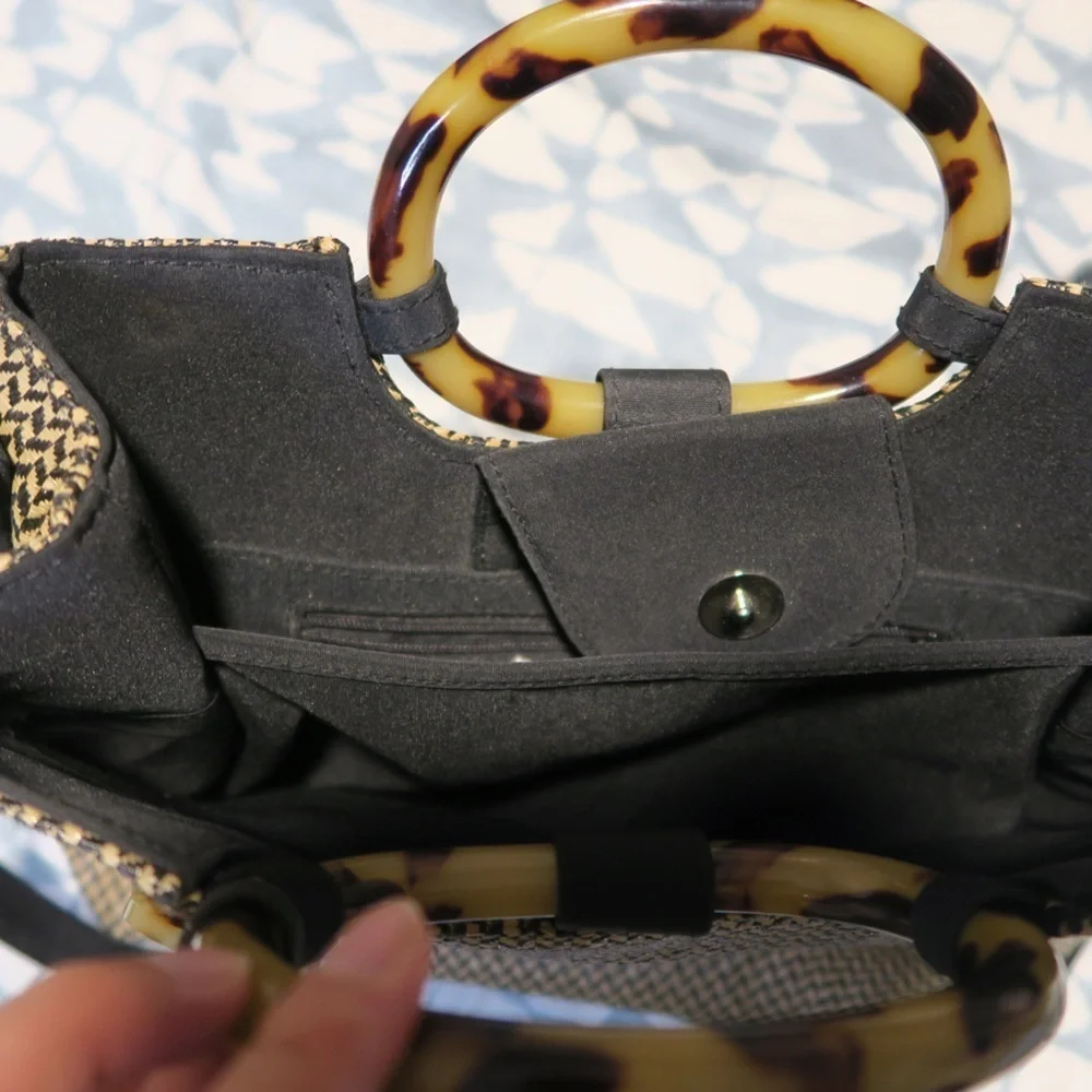 Vintage Marlo Woven Chevron Crossbody Handbag Tan Herringbone‎ Quiet Luxury
